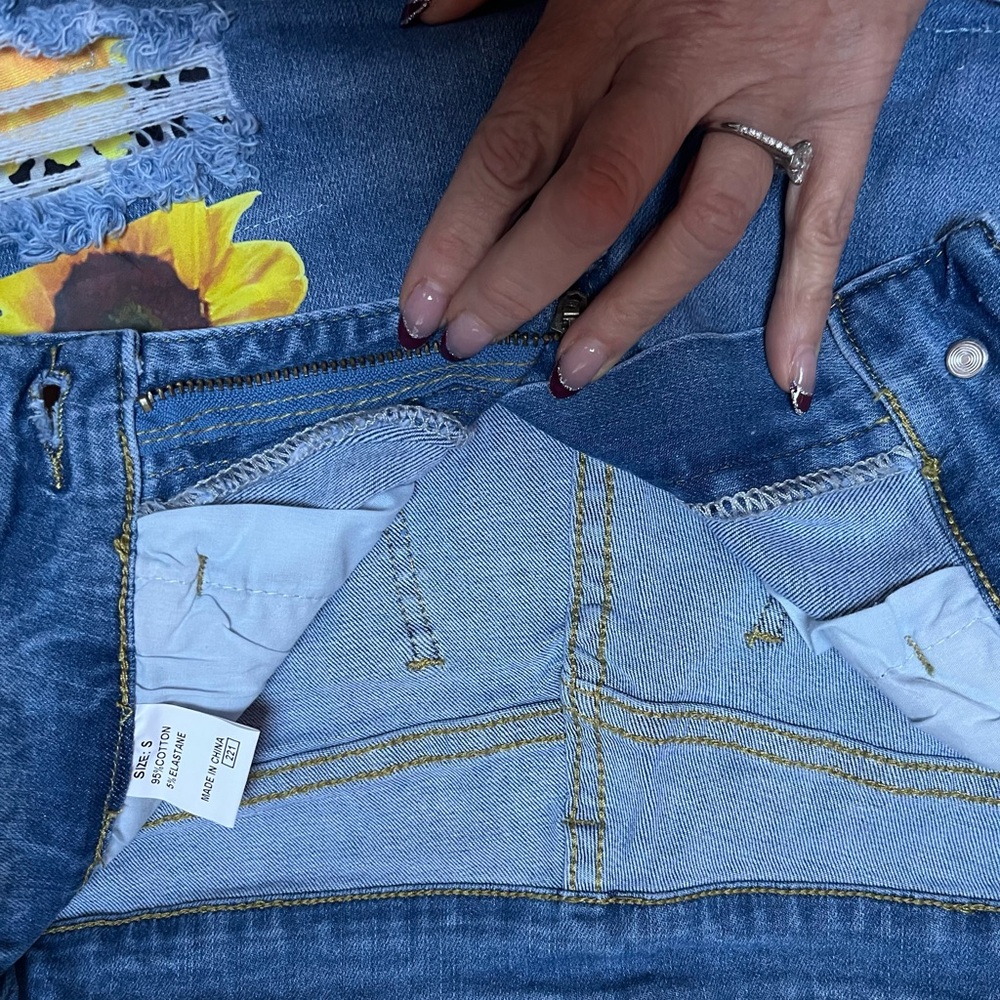 Sunflower Distressed Blue Jean Shorts sz small nwot - Picture 4 of 8